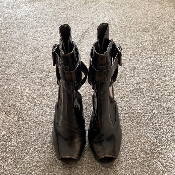 MARCIANO BY GUESS OPEN TOE BUCKLED BROWN/BRONZE DISTRESSED HEELS…SIZE 10M - Picture 6 of 11